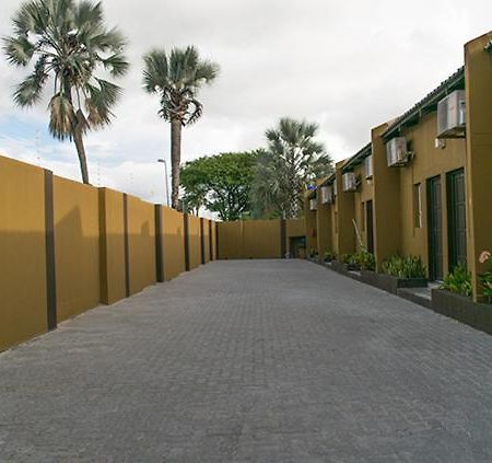 Ekamuti Town Lodge Oniihandi Exteriör bild
