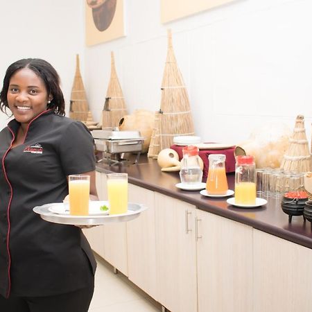 Ekamuti Town Lodge Oniihandi Exteriör bild