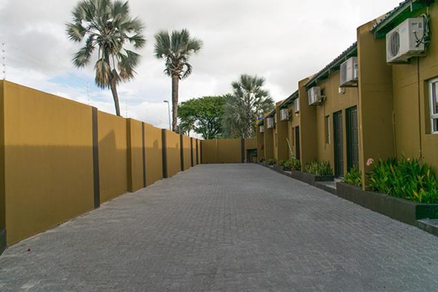 Ekamuti Town Lodge Oniihandi Exteriör bild