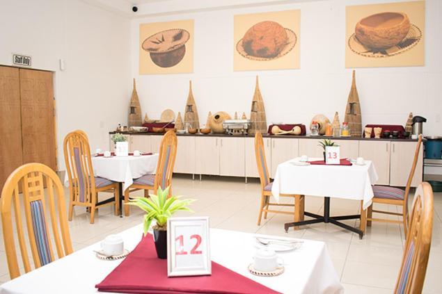 Ekamuti Town Lodge Oniihandi Exteriör bild
