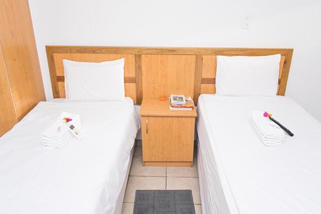 Ekamuti Town Lodge Oniihandi Exteriör bild
